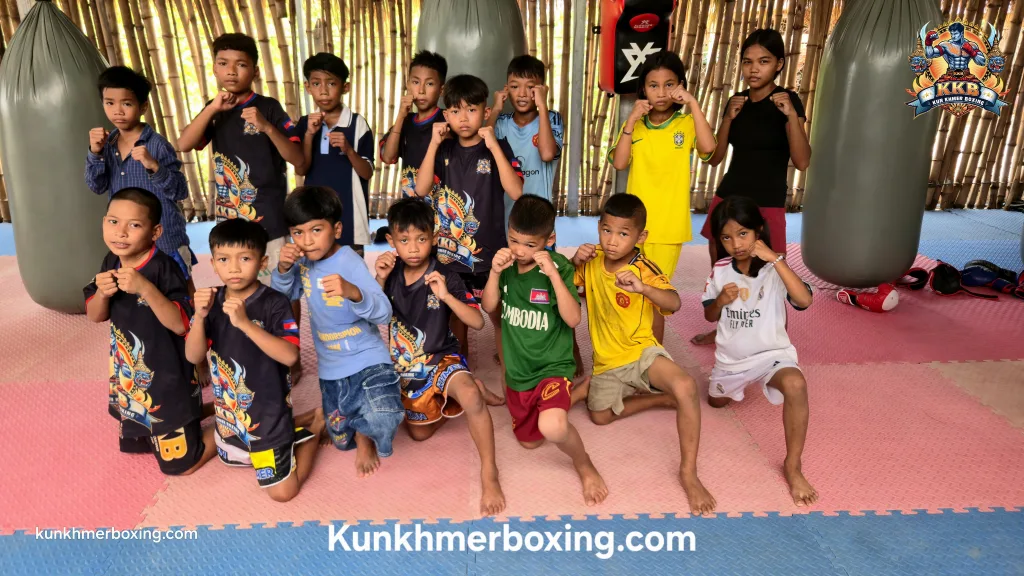 KKB Welcomes Rainbow Sports Club Sunday Kun Khmer Training, Sparring and Children Support | KKB ស្វាគមន៍ក្លឹបឥន្ធនូចំការសំរោងកីឡា | Solidarité