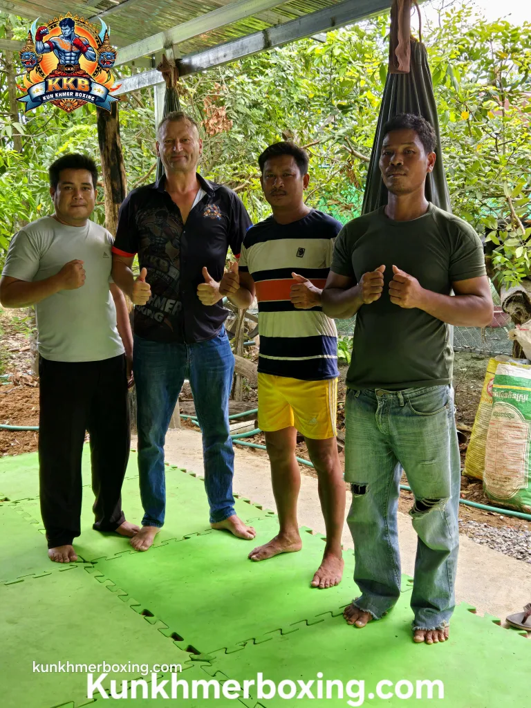 Robrert KKB Thoeun Mab Presidents ធឿន ម៉ាប់ Kmeng Wat Kun khmer ក្មេងវត្តគុនខ្មែរ បាត់ដំបន់ KKB Profile